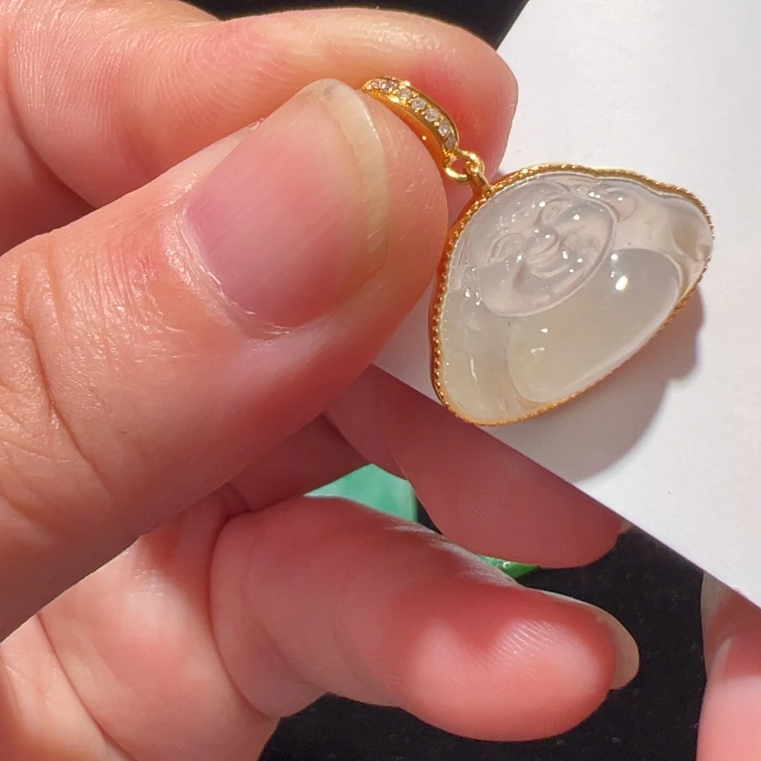 翡翠18K金镶嵌颈饰吊坠