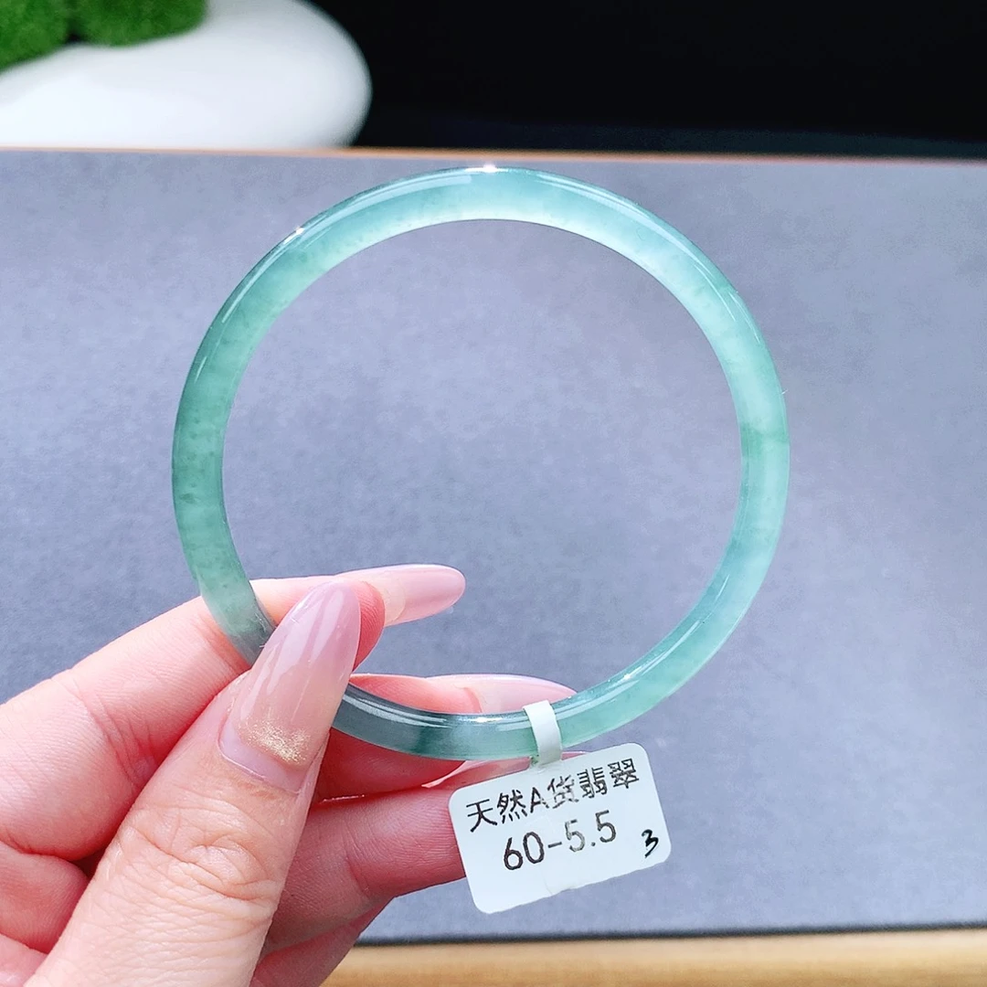 未镶嵌手镯（圆镯）翡翠