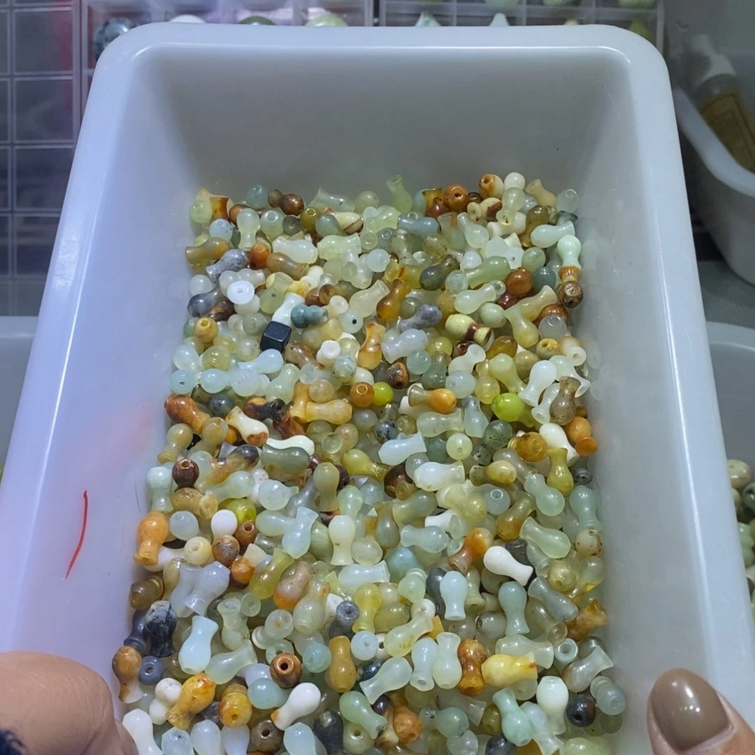 合金蛇纹石玉颈饰40