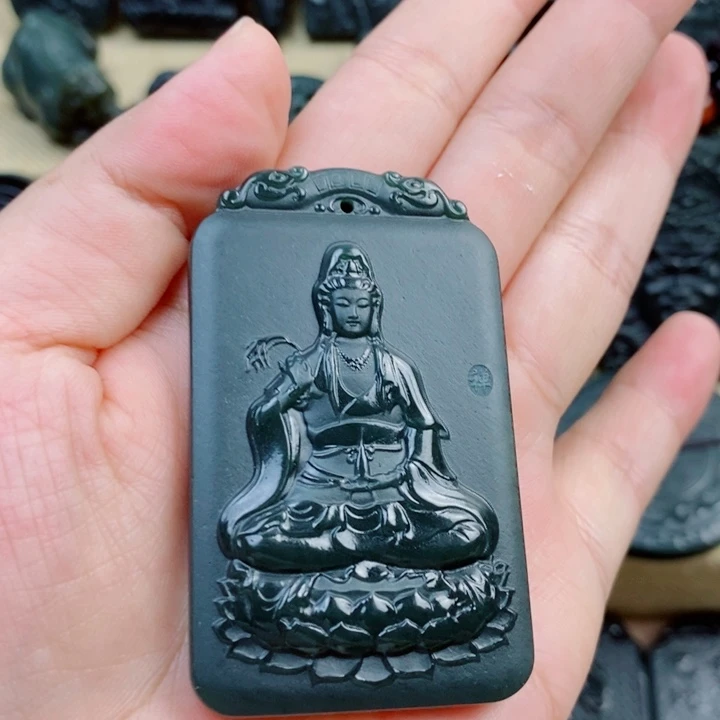 和田玉（青玉）未镶嵌颈饰双面雕刻