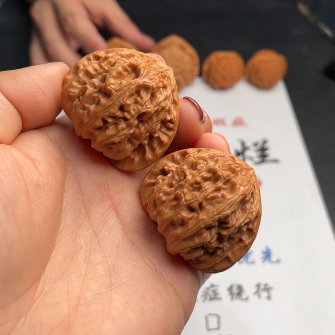 文玩核桃吊坠732。40三角白