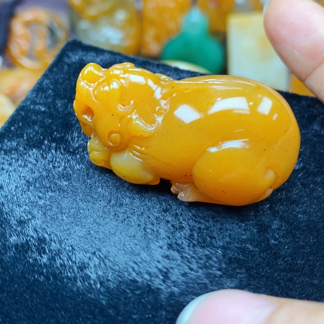 未镶嵌石英质玉（黄龙玉）颈饰