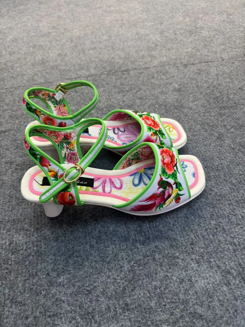 新中式时尚民族风绣花你3公分细高跟凉鞋百搭好穿