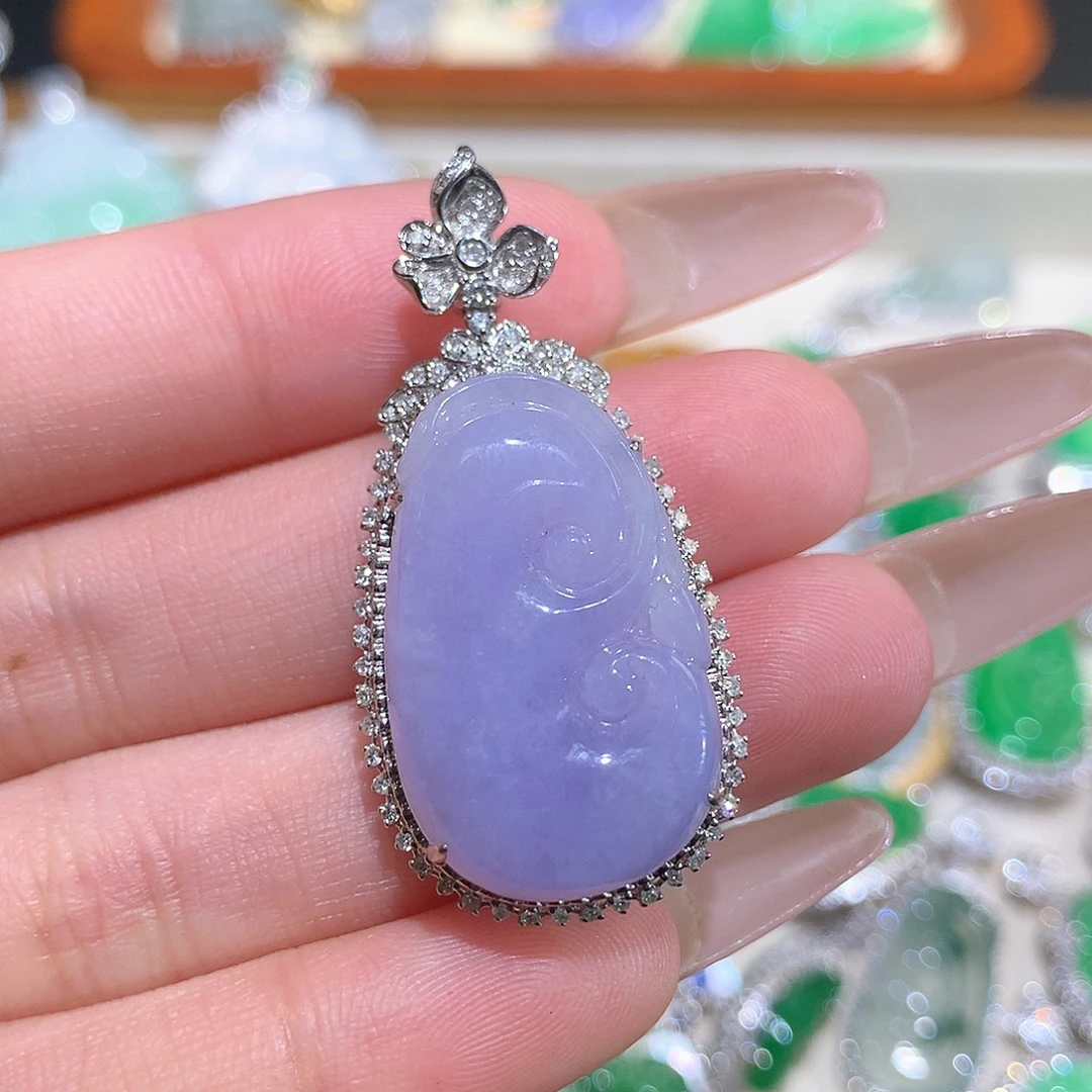 翡翠18K金镶嵌颈饰如意吊坠