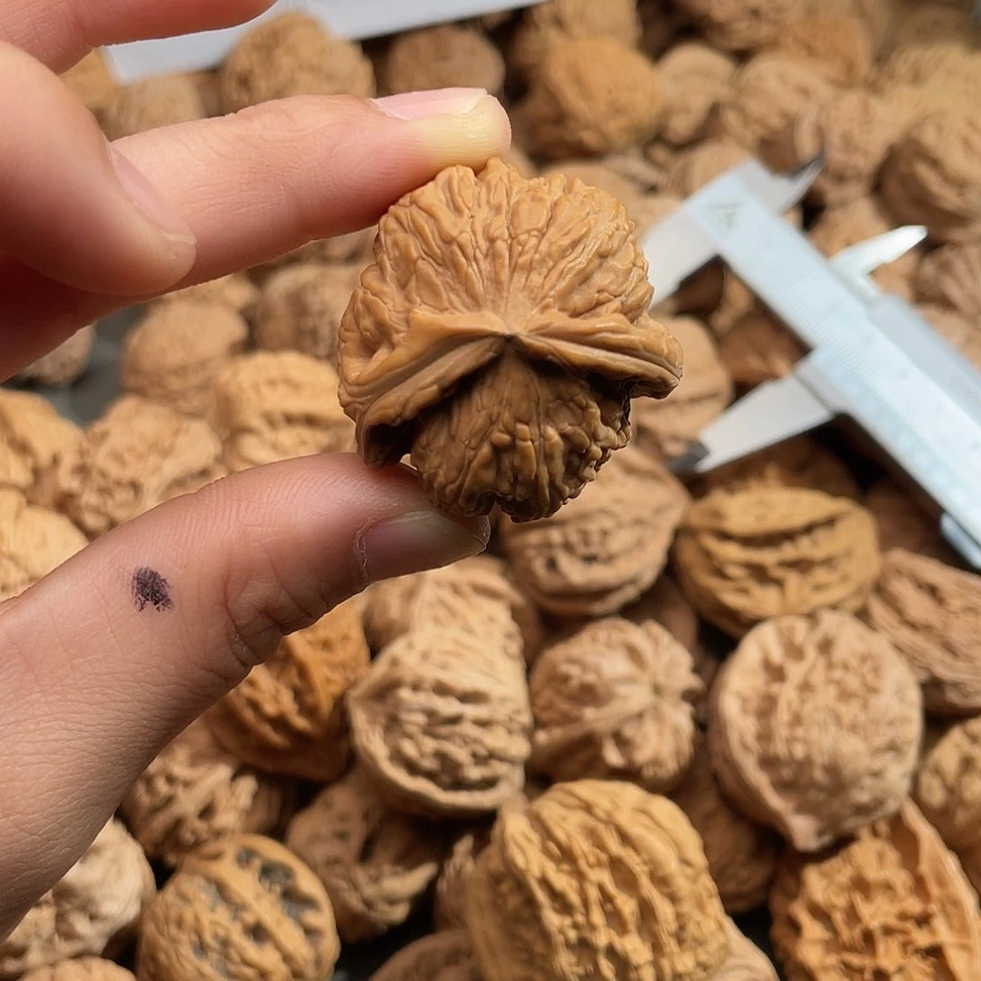 文玩核桃吊坠q***q白狮子