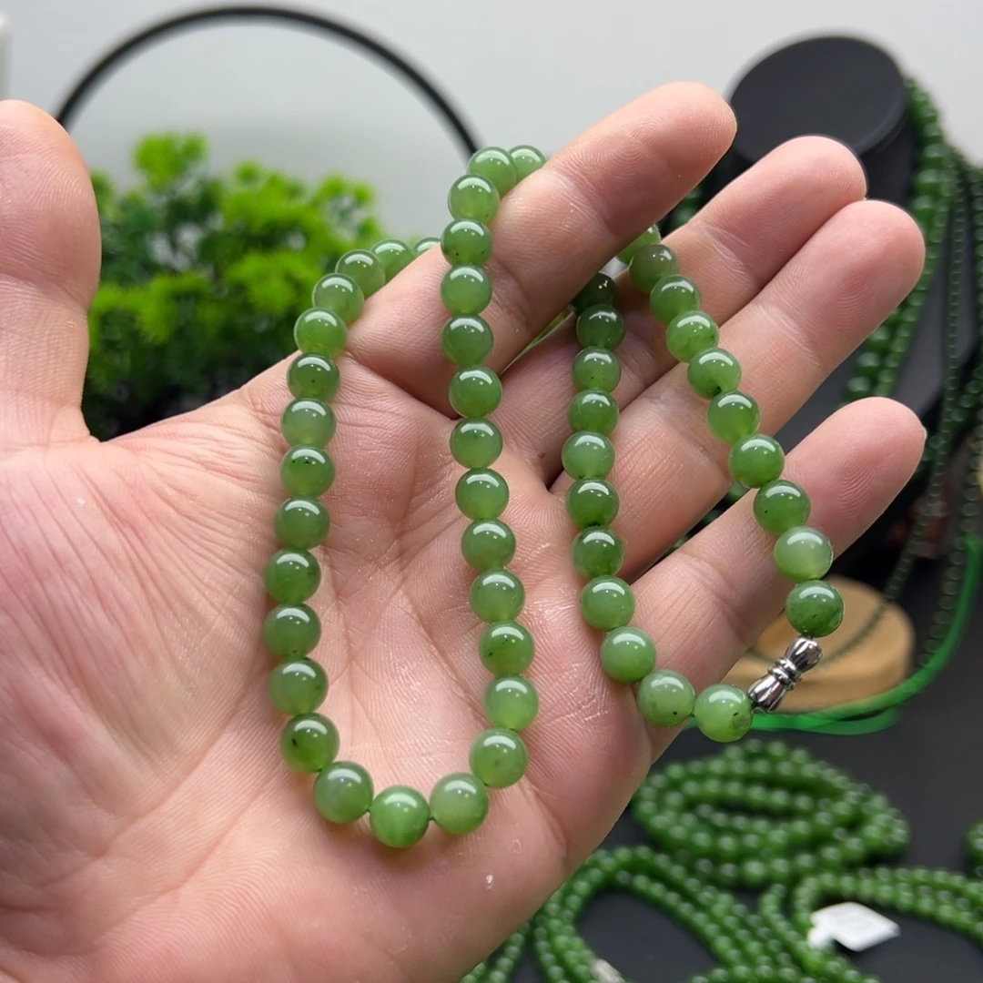 和田玉（碧玉）未镶嵌颈饰卡8 果绿 微黑 56颗