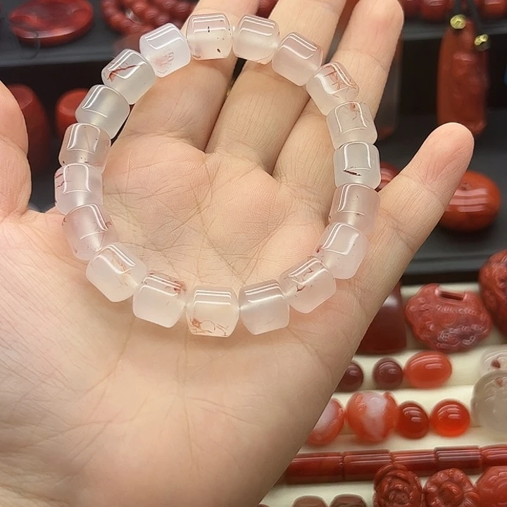 胖****南红玛瑙未镶嵌配饰