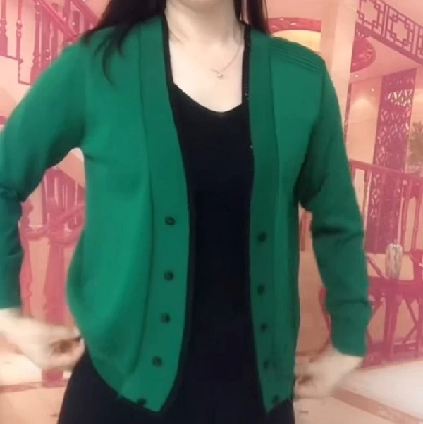 春秋新款妈妈披肩针织开衫