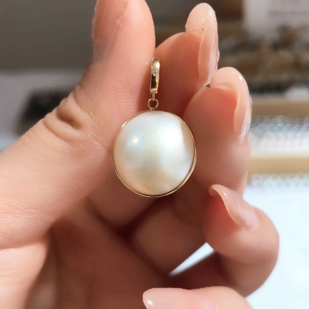 拼合珍珠（马贝珠）颈饰18K金镶嵌