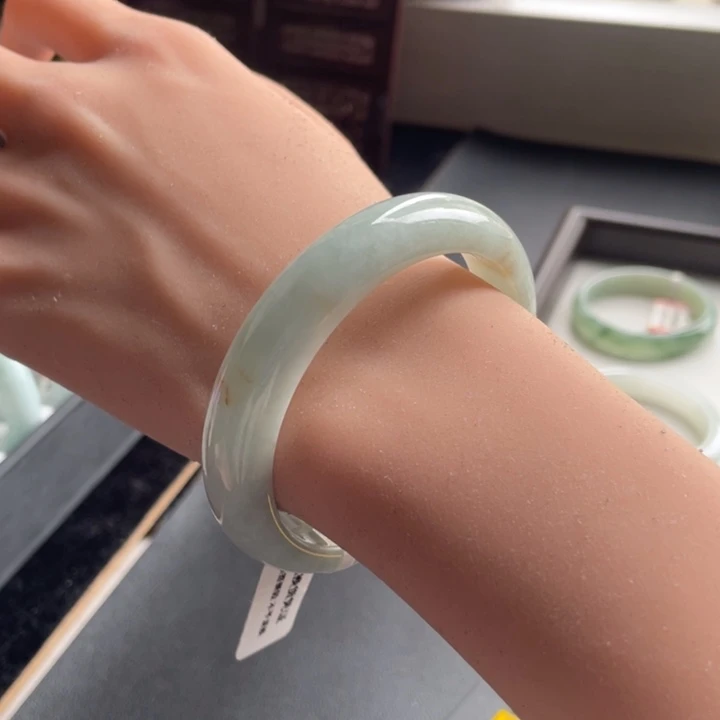 翡翠未镶嵌手镯25