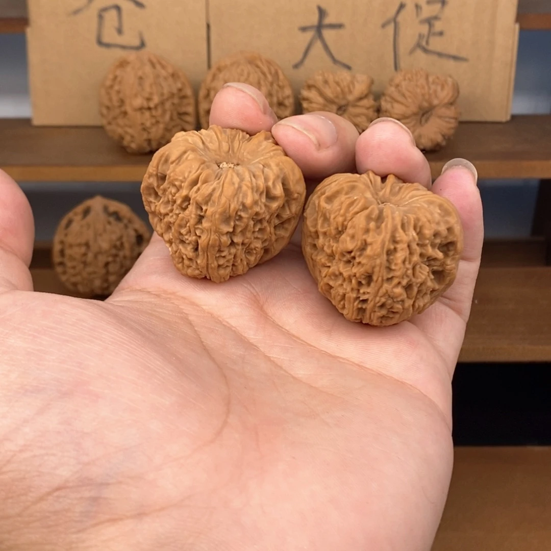 文玩核桃把件37南疆石（三角凹底
