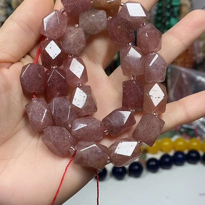 玛瑙/玉髓未镶嵌珠宝半成品天然草莓晶八棱卡10*14mm