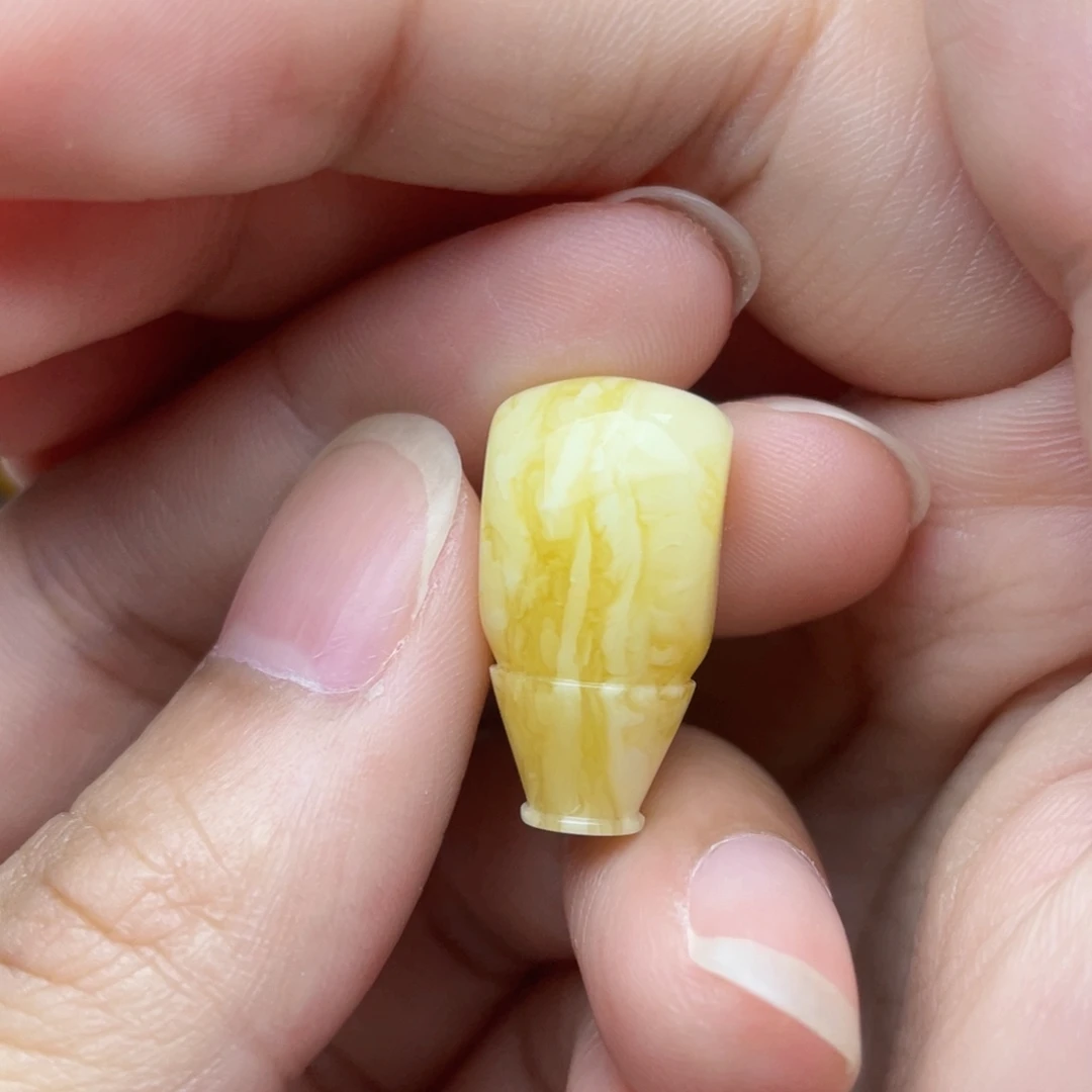 琥珀未镶嵌颈饰浓蜡虎皮三通