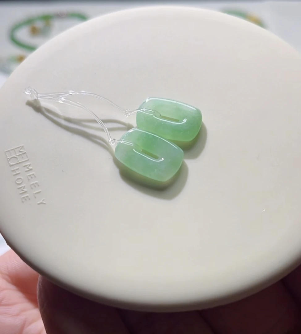 天然缅甸A货翡翠,满绿耳扣一对卡16/11.4/3mm