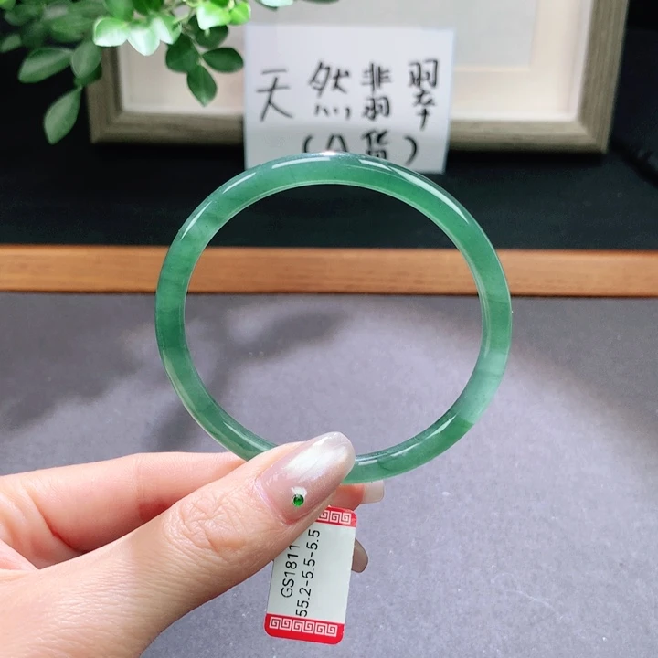 翡翠手镯未镶嵌天然翡翠手镯