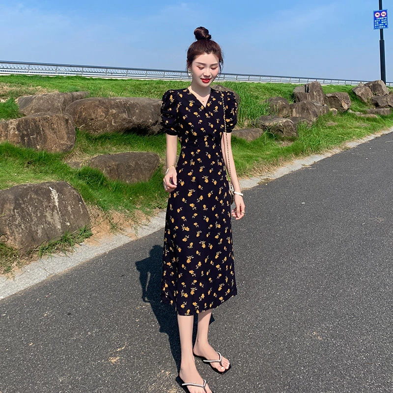 法式气质桔梗碎花连衣裙女夏季2025新款高级感中长款显瘦茶歇裙子