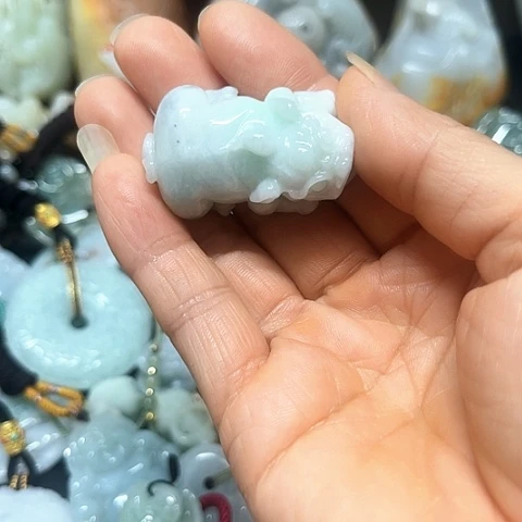 翡翠未镶嵌颈饰挂件