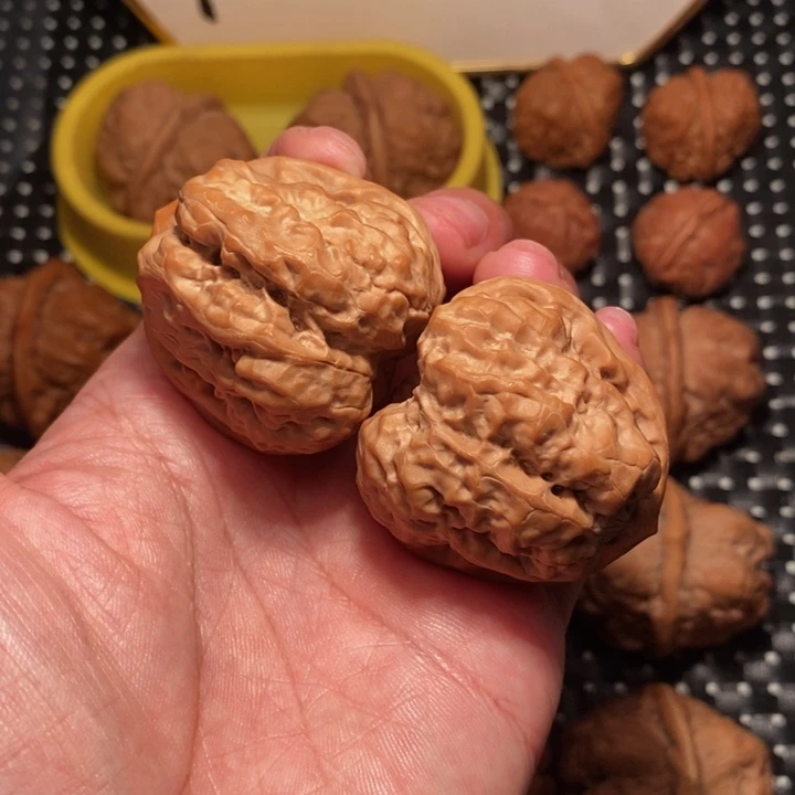 把件文玩核桃一线天开背八腿