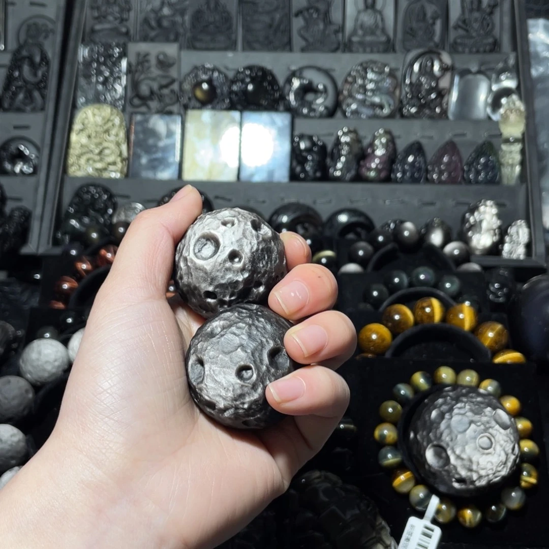 杨***生黑曜岩未镶嵌珠宝奇石