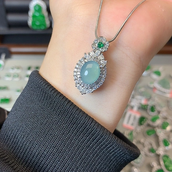 翡翠未镶嵌颈饰吊坠