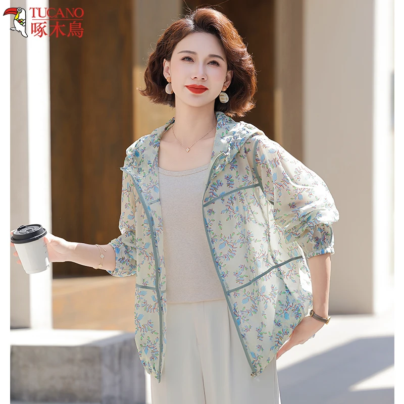 啄木鸟洋气妈妈夏装薄款外套中年连帽花色透气上衣服中老年防晒服