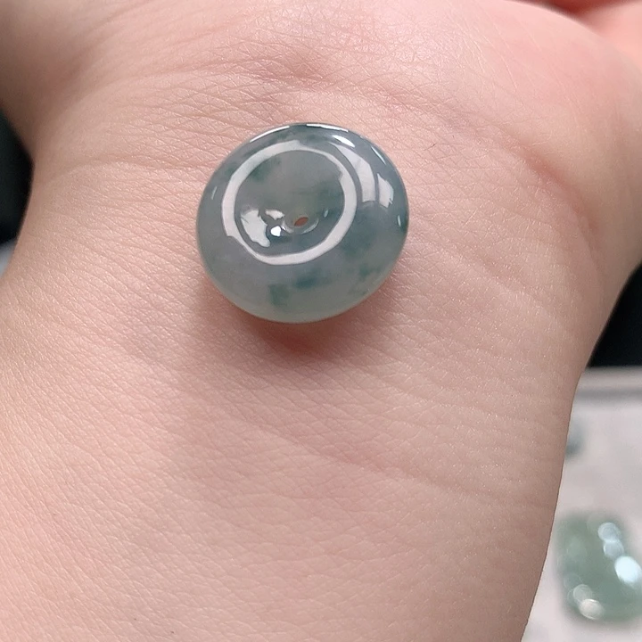 翡翠挂件未镶嵌平安扣