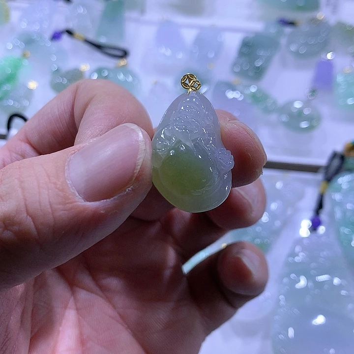 翡翠颈饰18K金镶嵌天然翡翠A货吊坠