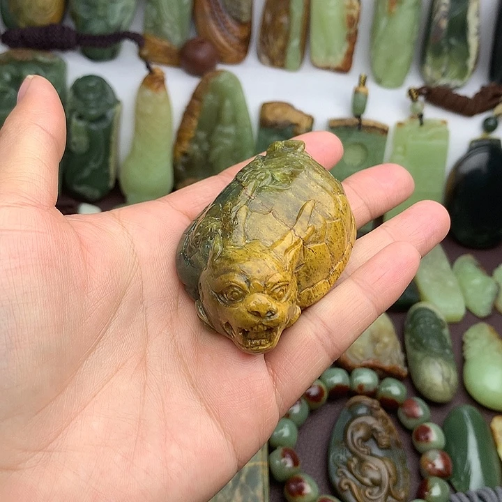 岫岩河磨玉（透闪石质玉）未镶嵌把件