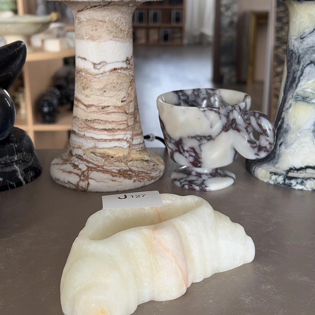 石材J127白水晶牛角包