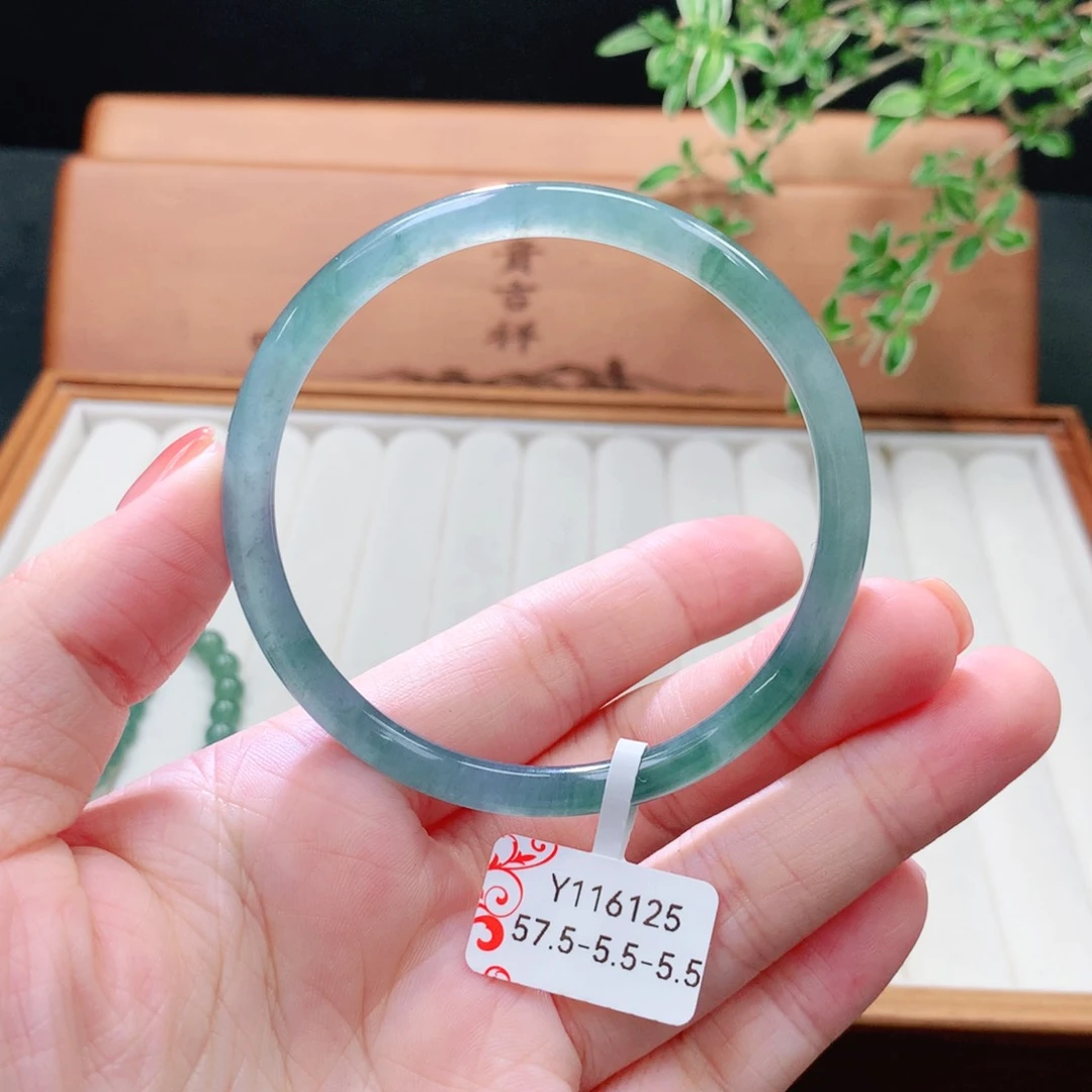 未镶嵌手镯（圆镯）翡翠