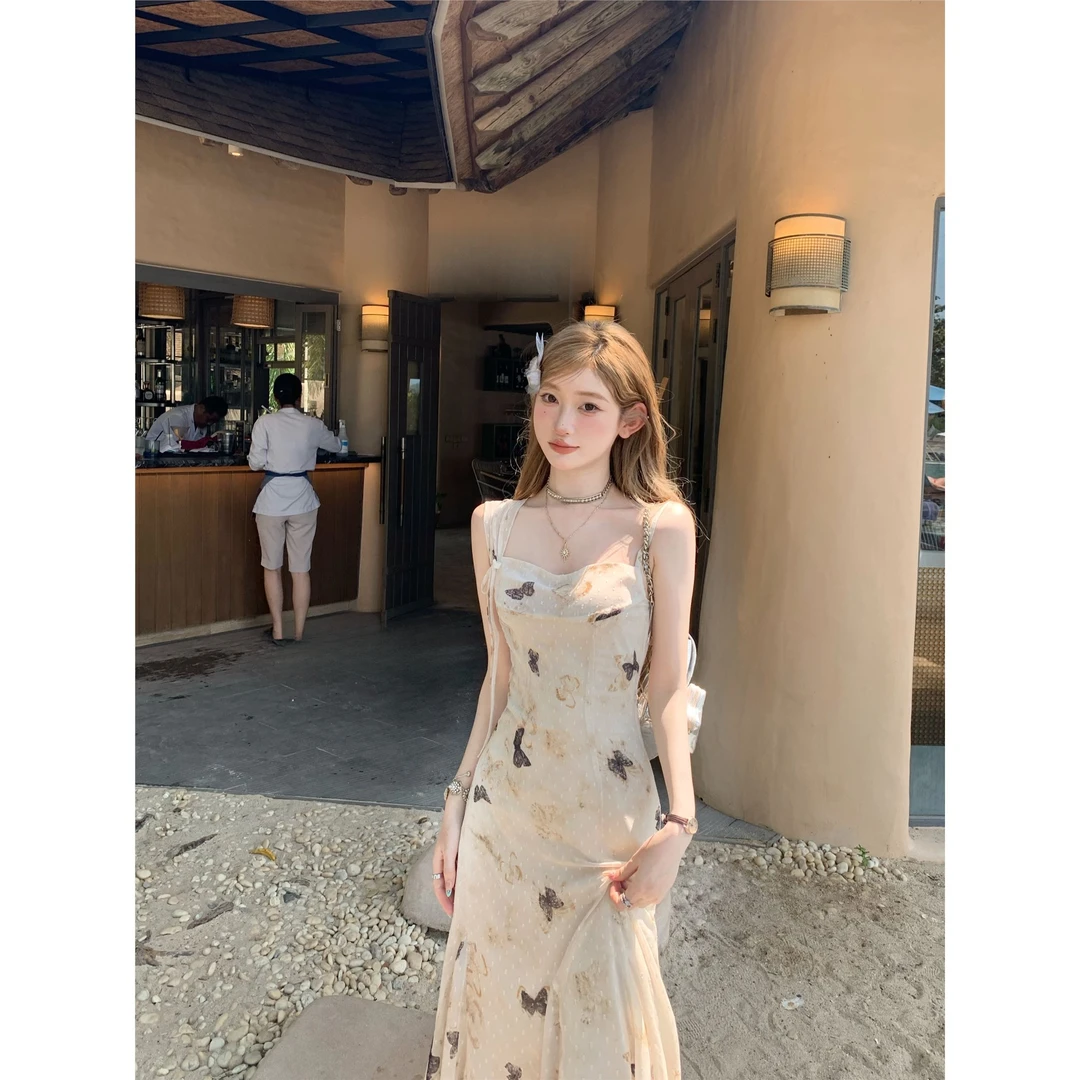 南法情书设计感蝴蝶印花气质时髦吊带长裙女2024夏寄新款显瘦法式