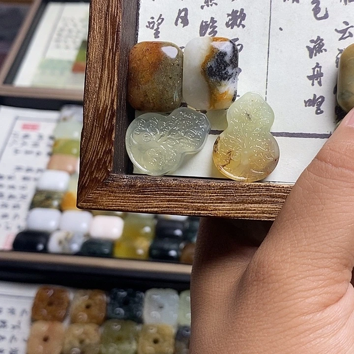 蛇纹石玉合金颈饰