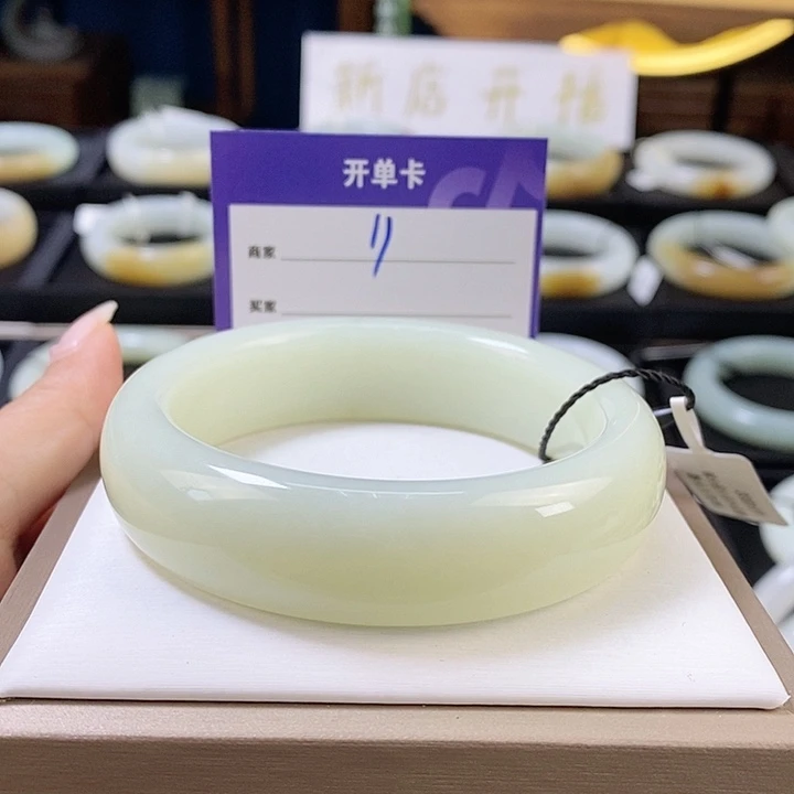 未镶嵌手镯和田玉沐*