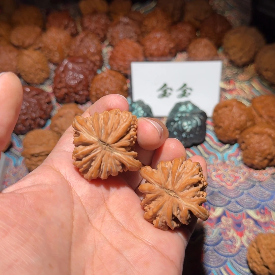 核桃把件650蓟县楼，尺寸40 38 38