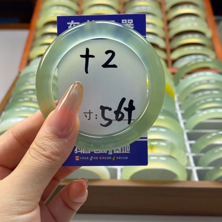 岫玉手镯未镶嵌再**迁