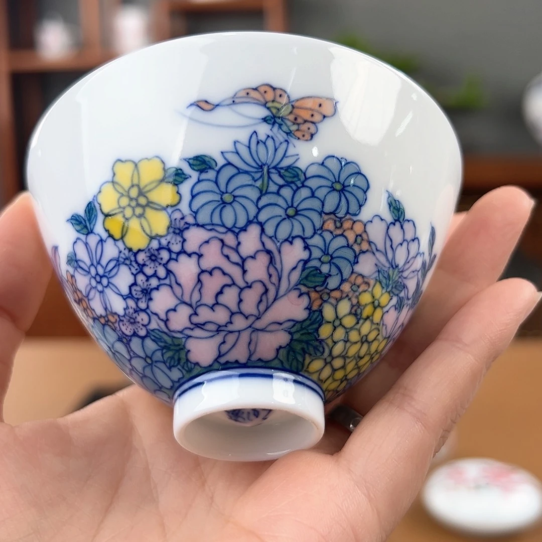 釉下彩花卉鸡心杯，微瑕