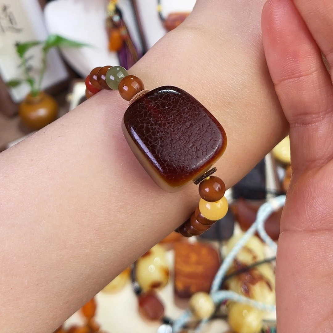 琥珀珠宝奇石未镶嵌，