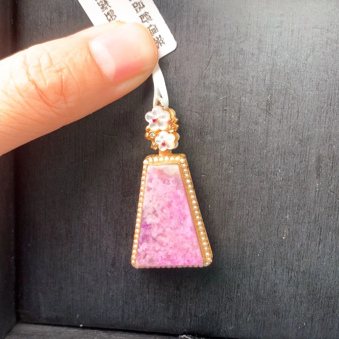 18K金镶嵌苏纪石（舒俱来）吊坠