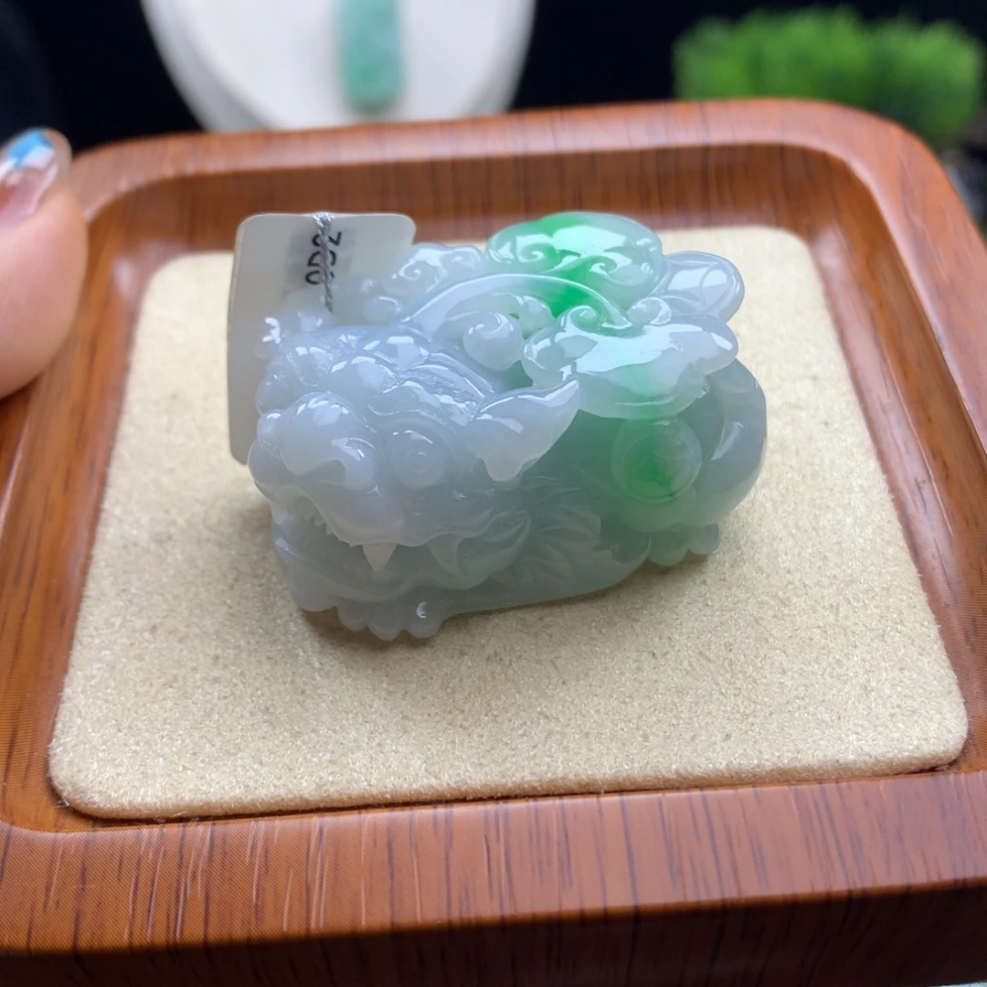 翡翠未镶嵌颈饰52