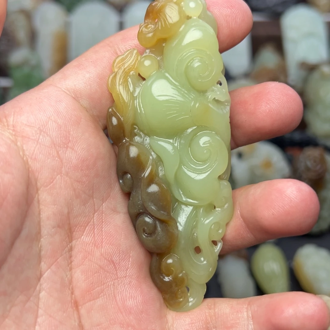 和田玉未镶嵌把件