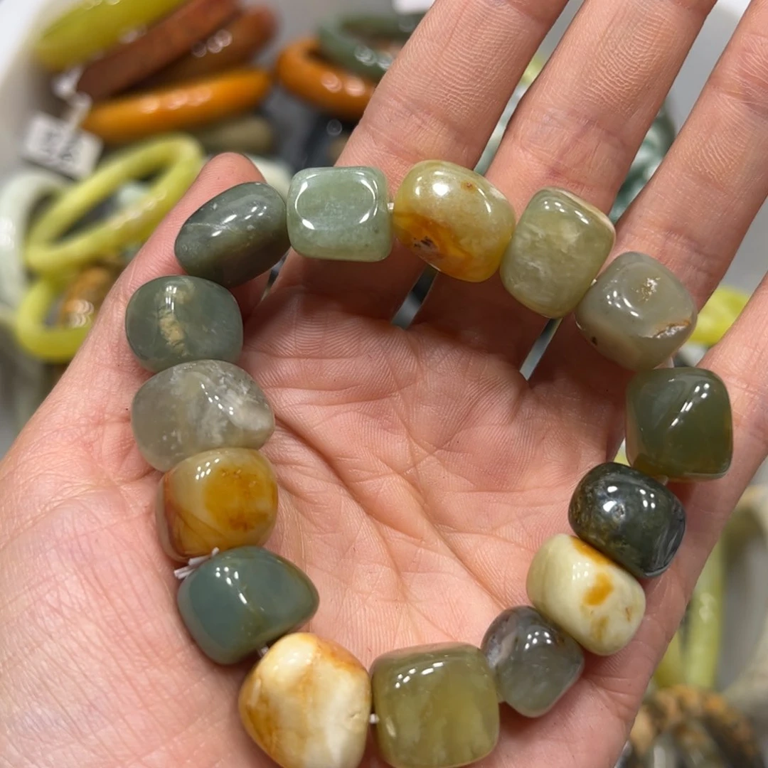 未镶嵌蛇纹石玉手链旭**出瑕疵