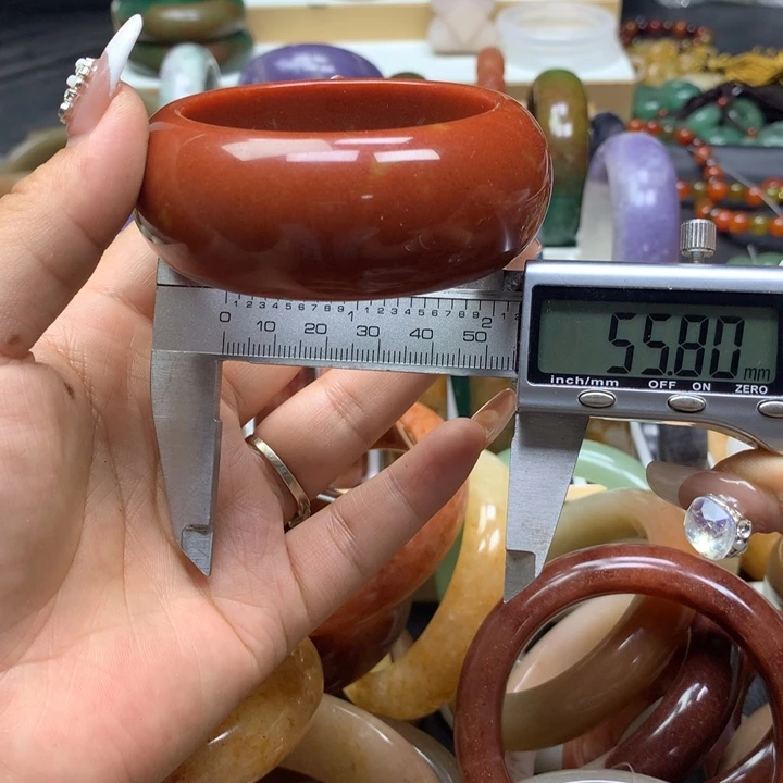 未镶嵌手镯石英质玉