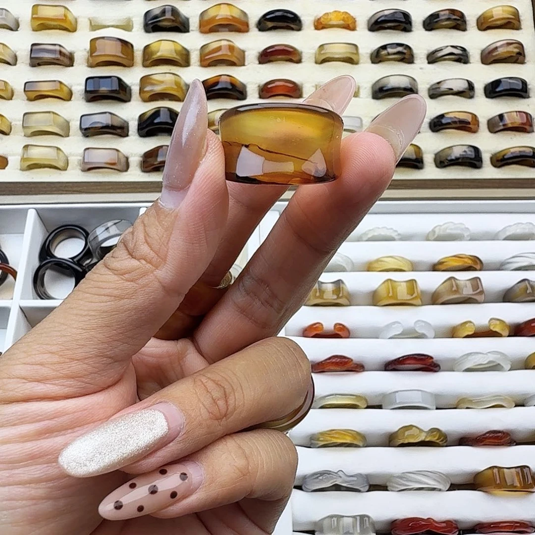 吾***王玛瑙/玉髓戒圈未镶嵌