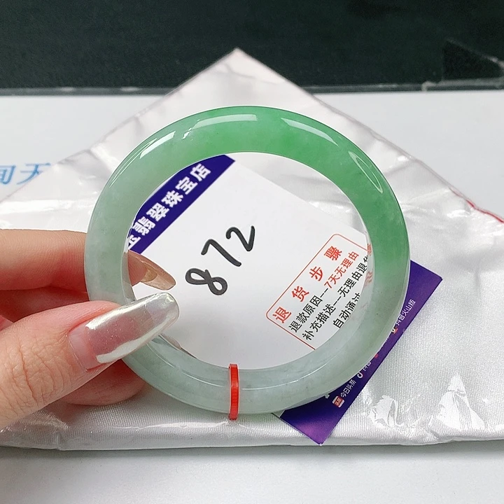 翡翠手镯未镶嵌翡翠手镯