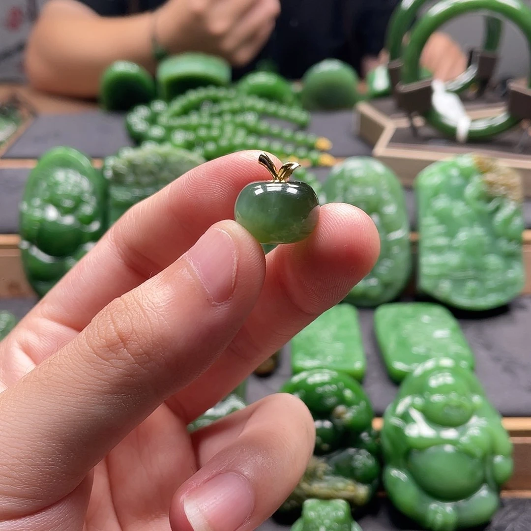 和田玉（碧玉）18K金镶嵌颈饰