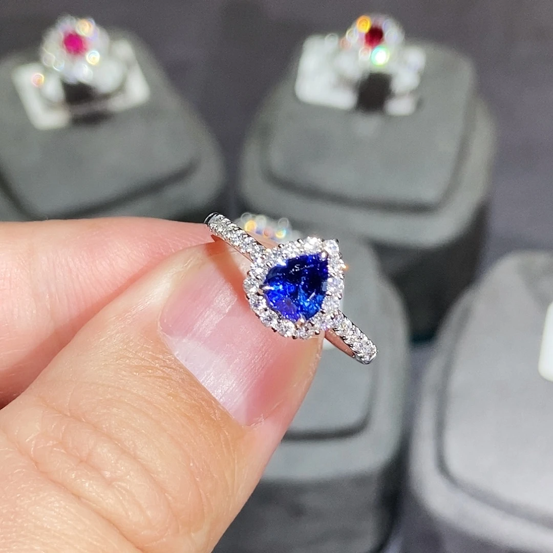 蓝宝石戒指18K金镶嵌0.81克拉