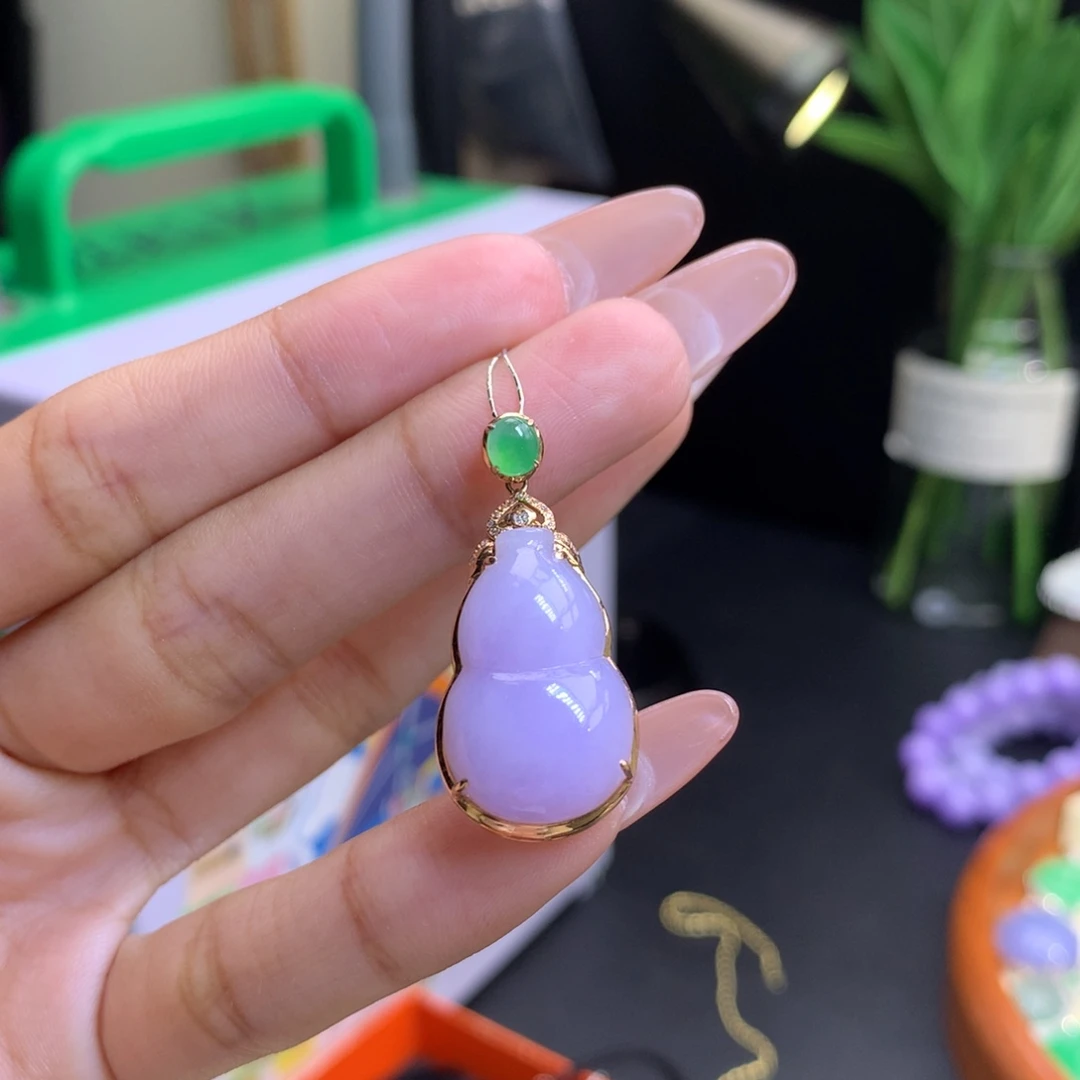 翡翠18K金镶嵌颈饰