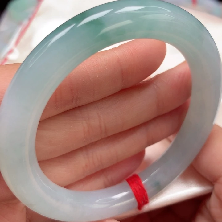 翡翠手镯未镶嵌圆条冰胶飘花46号