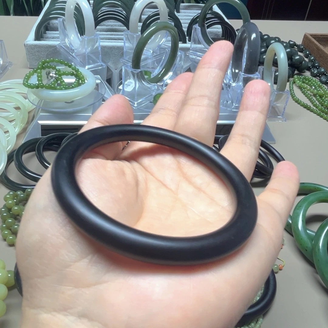 和田玉（墨玉）未镶嵌手镯