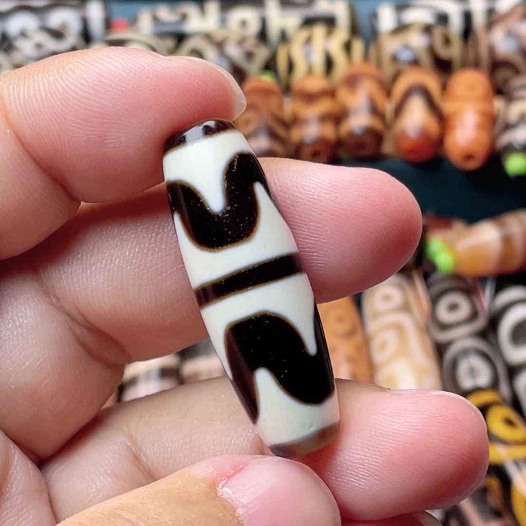 玛瑙/玉髓未镶嵌颈饰朱砂双牙牙